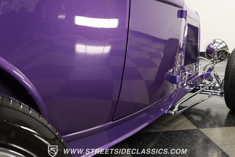 Ford-5-window-1932-Purple-Black-37