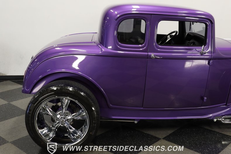 Ford-5-window-1932-Purple-Black-38