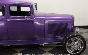 Ford-5-window-1932-Purple-Black-39