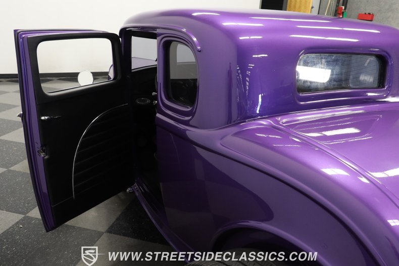 Ford-5-window-1932-Purple-Black-43