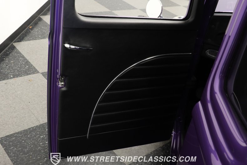 Ford-5-window-1932-Purple-Black-44