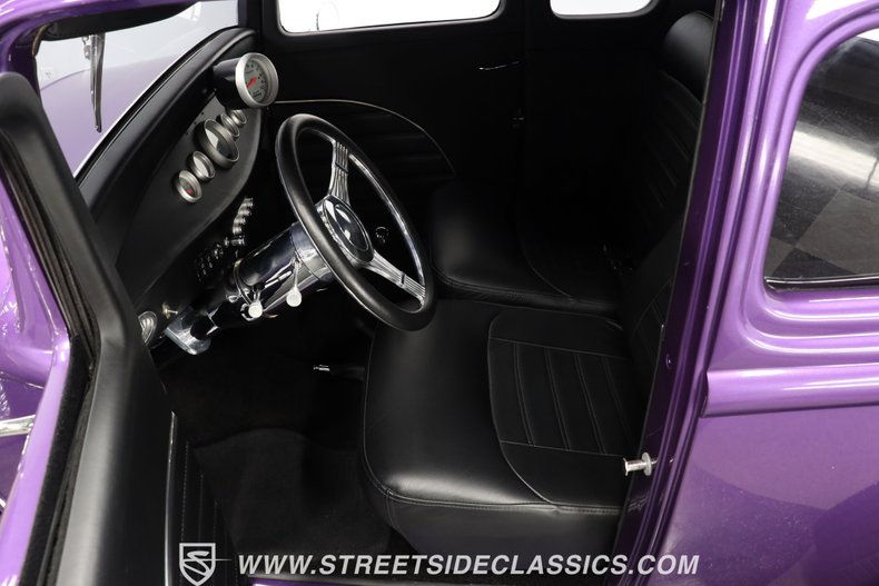 Ford-5-window-1932-Purple-Black-45