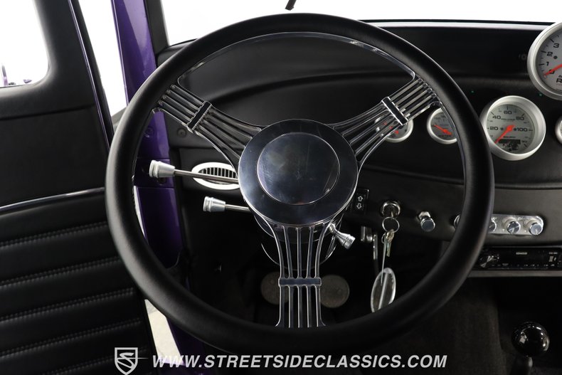 Ford-5-window-1932-Purple-Black-46
