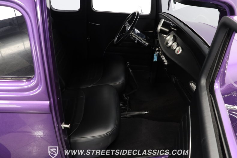 Ford-5-window-1932-Purple-Black-9