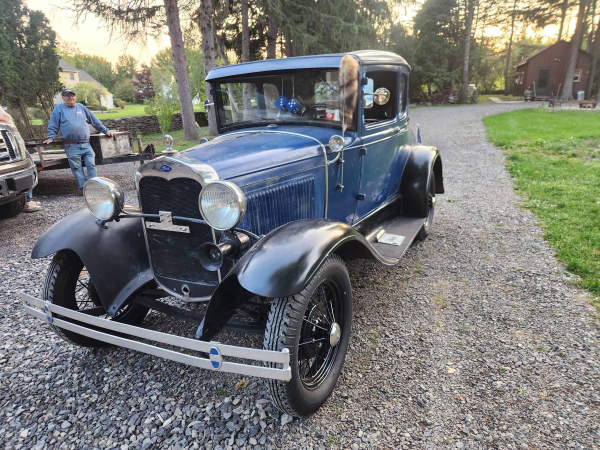 Ford-5-window-coupe-1930-blue-1