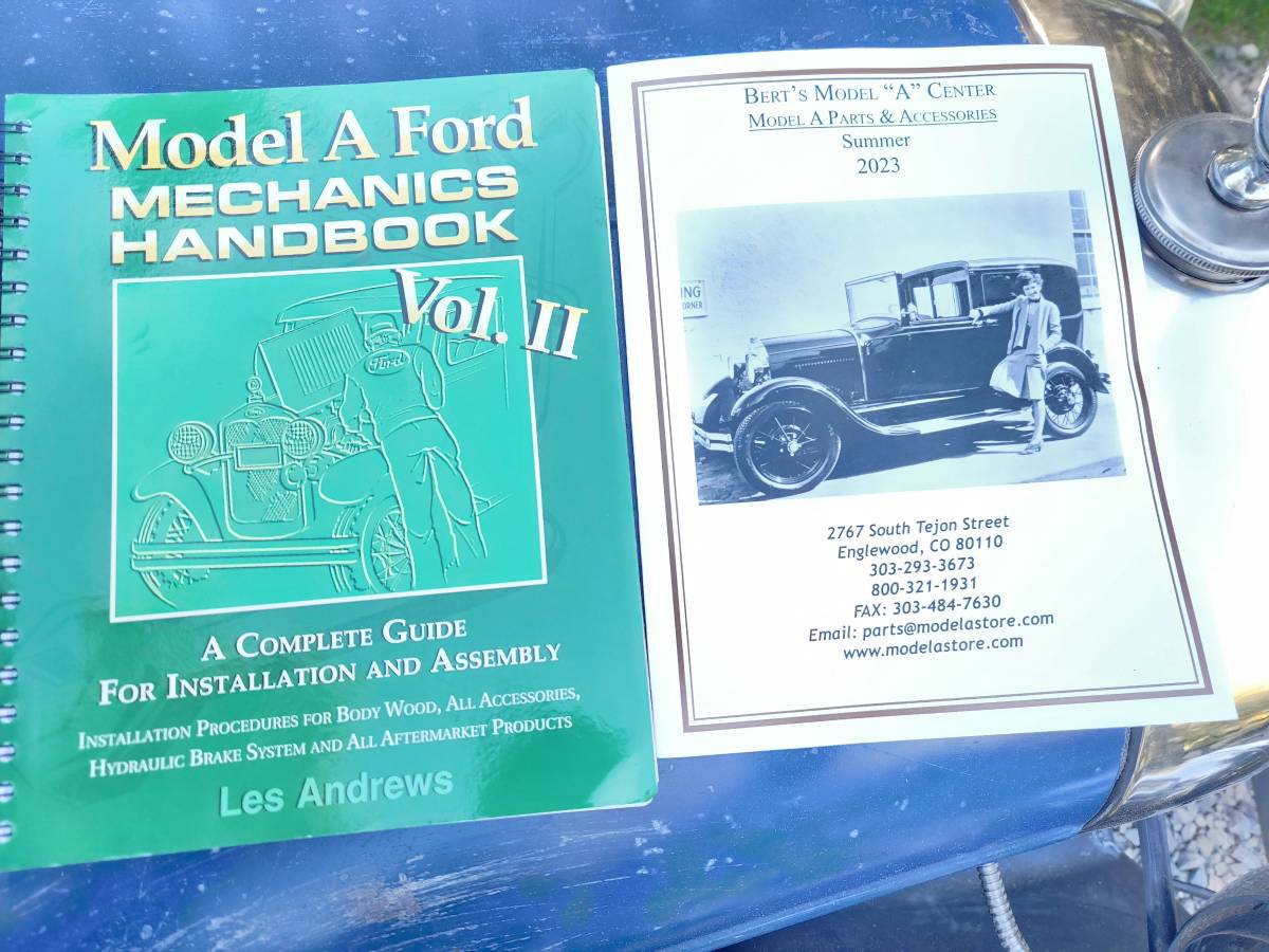 Ford-5-window-coupe-1930-blue-13