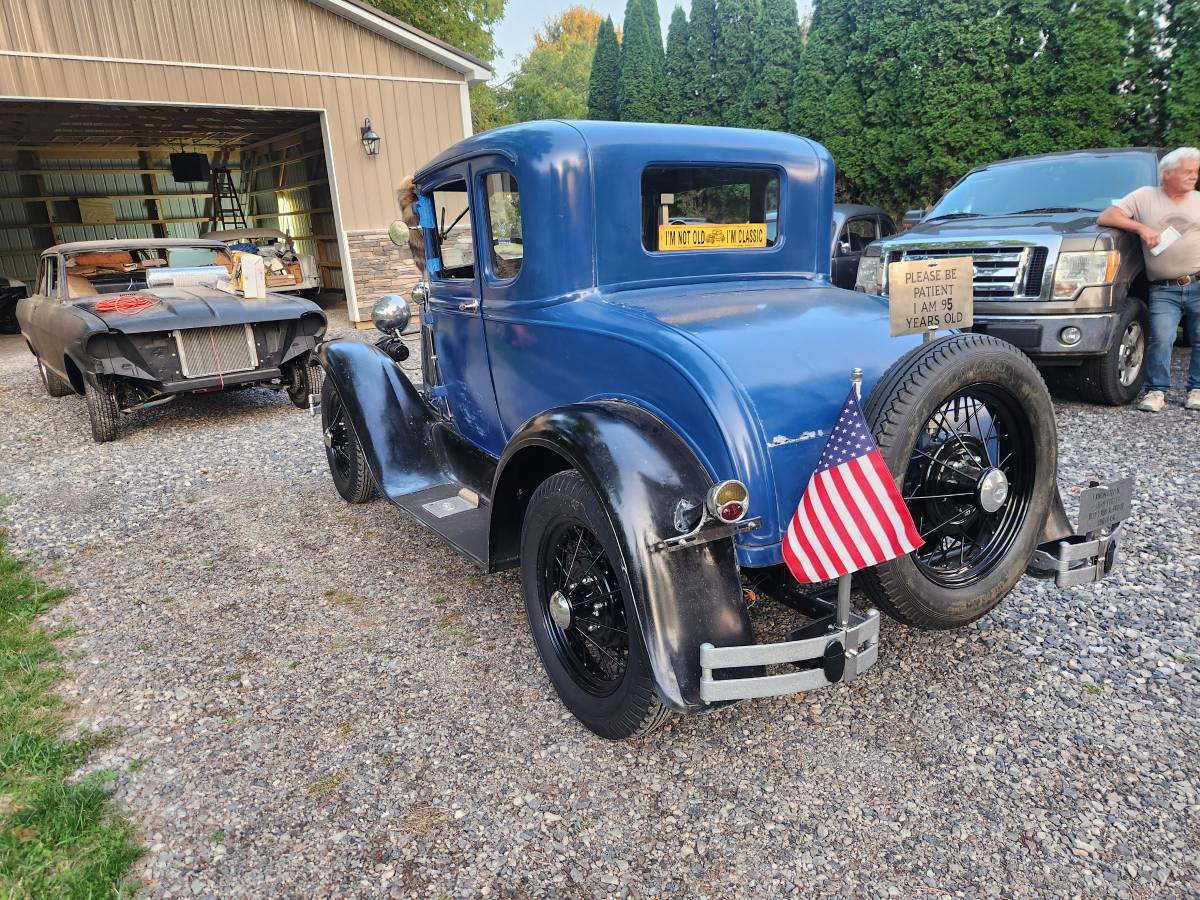 Ford-5-window-coupe-1930-blue-2