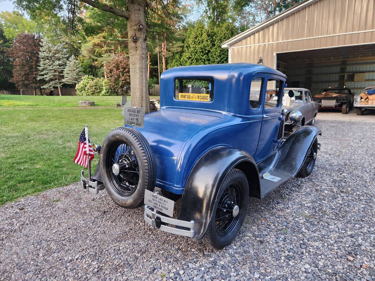 Ford-5-window-coupe-1930-blue-3