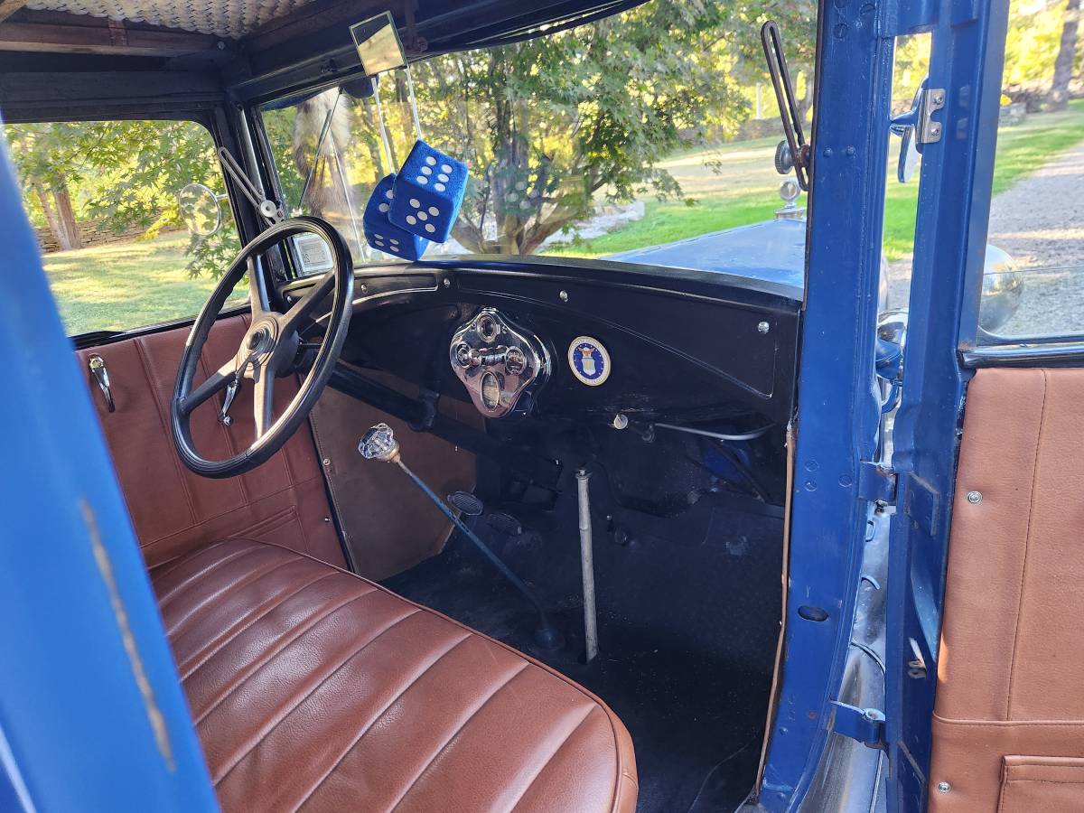 Ford-5-window-coupe-1930-blue-6