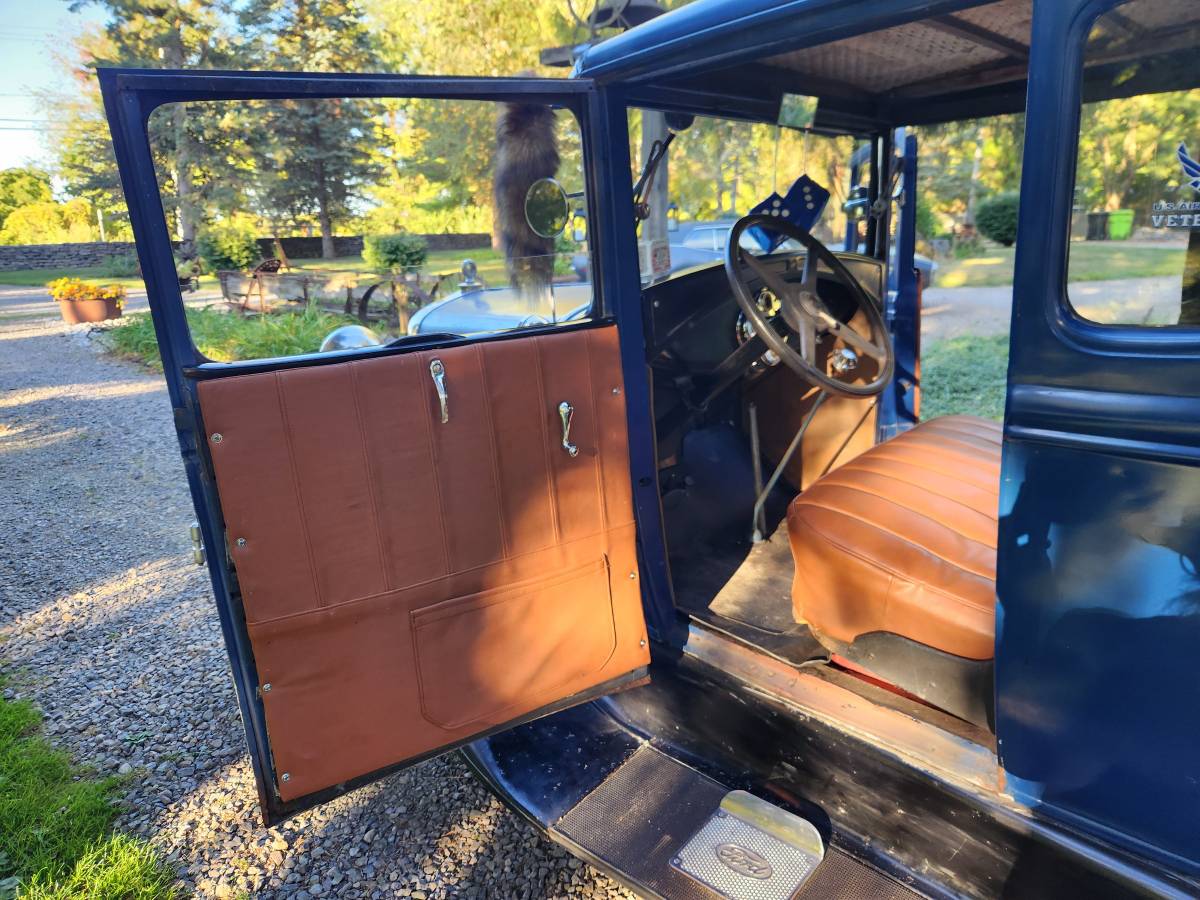 Ford-5-window-coupe-1930-blue-7