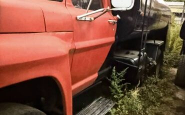 Ford-700-oil-truck-1969-2