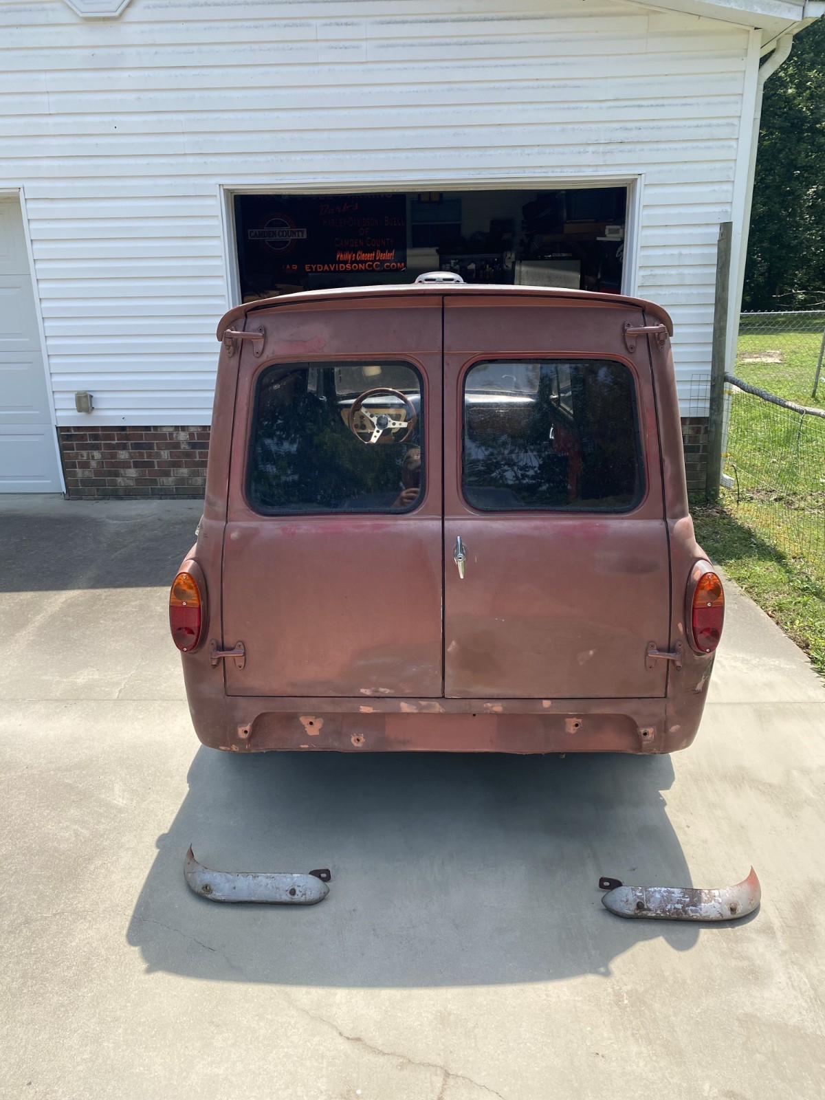 Ford-Anglia-1964-250-Panel-Van-2