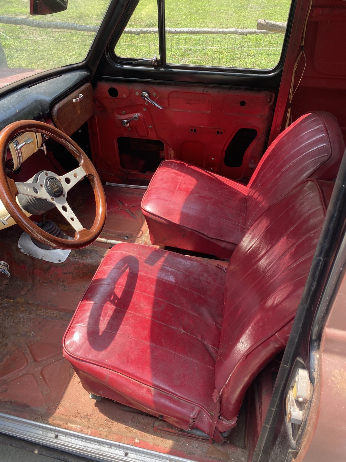 Ford-Anglia-1964-250-Panel-Van-5