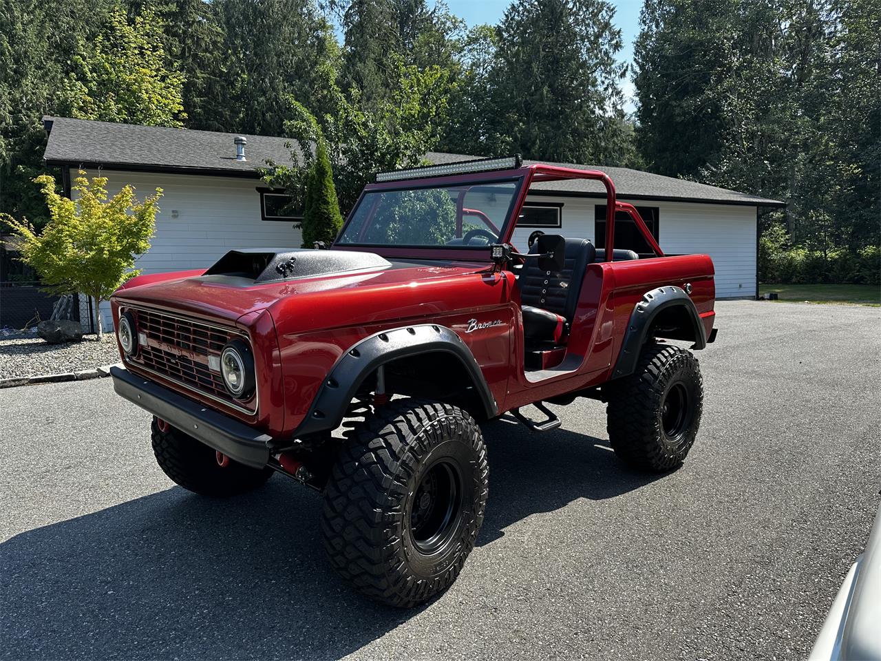 Ford-Bronco-1966-Red-black-2