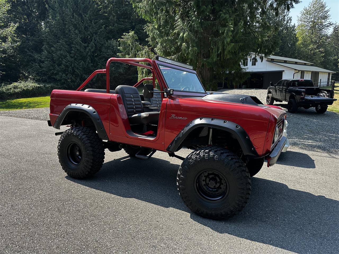Ford-Bronco-1966-Red-black-5