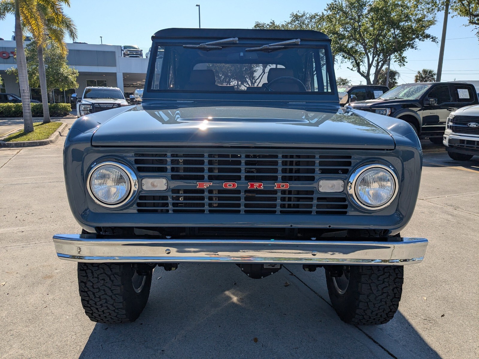 Ford-Bronco-1966-SUV-10