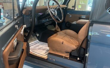 Ford-Bronco-1966-SUV-17