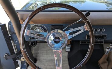Ford-Bronco-1966-SUV-21