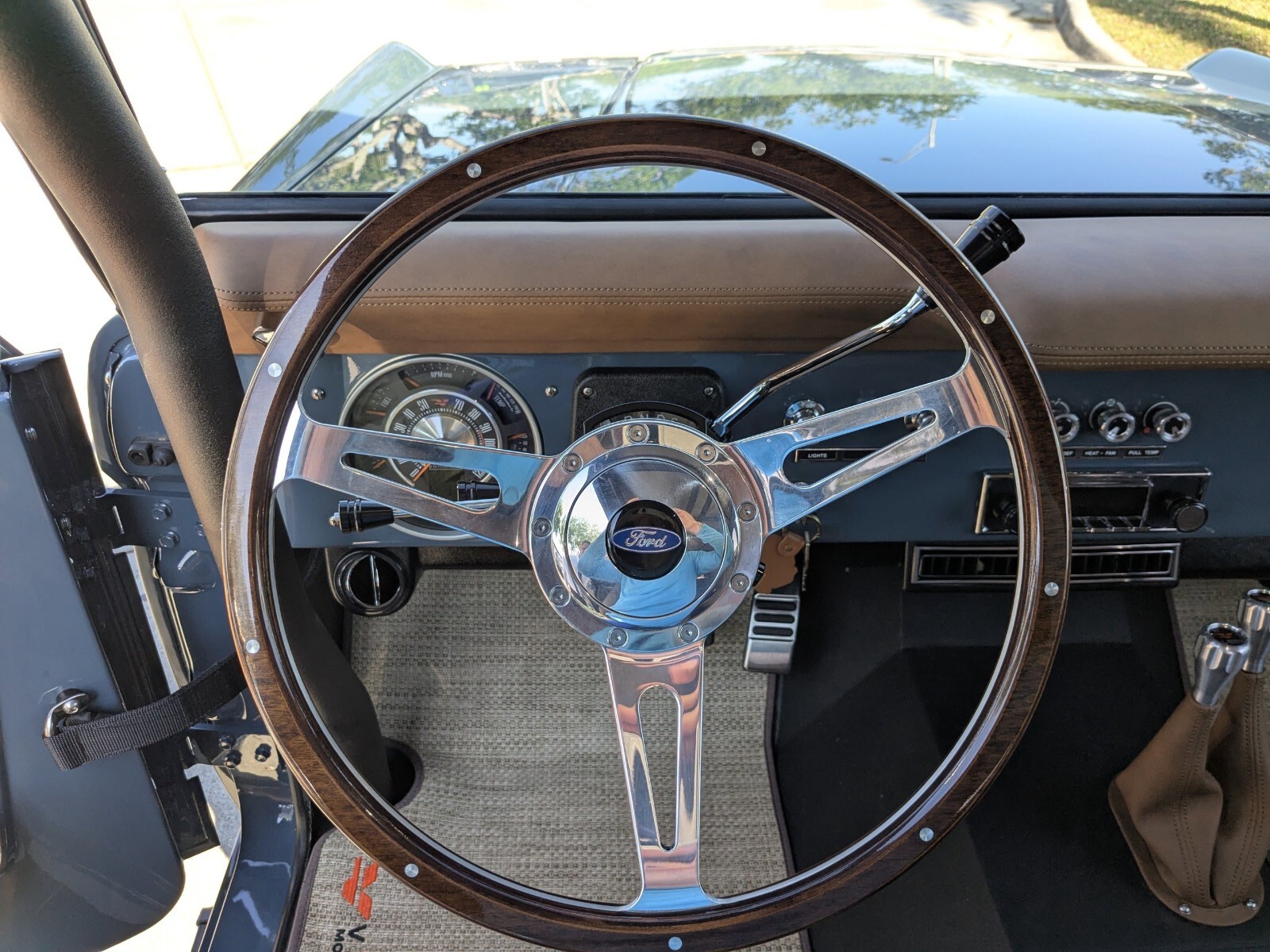 Ford-Bronco-1966-SUV-21