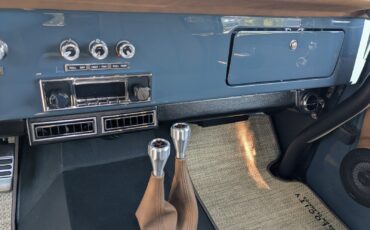 Ford-Bronco-1966-SUV-23