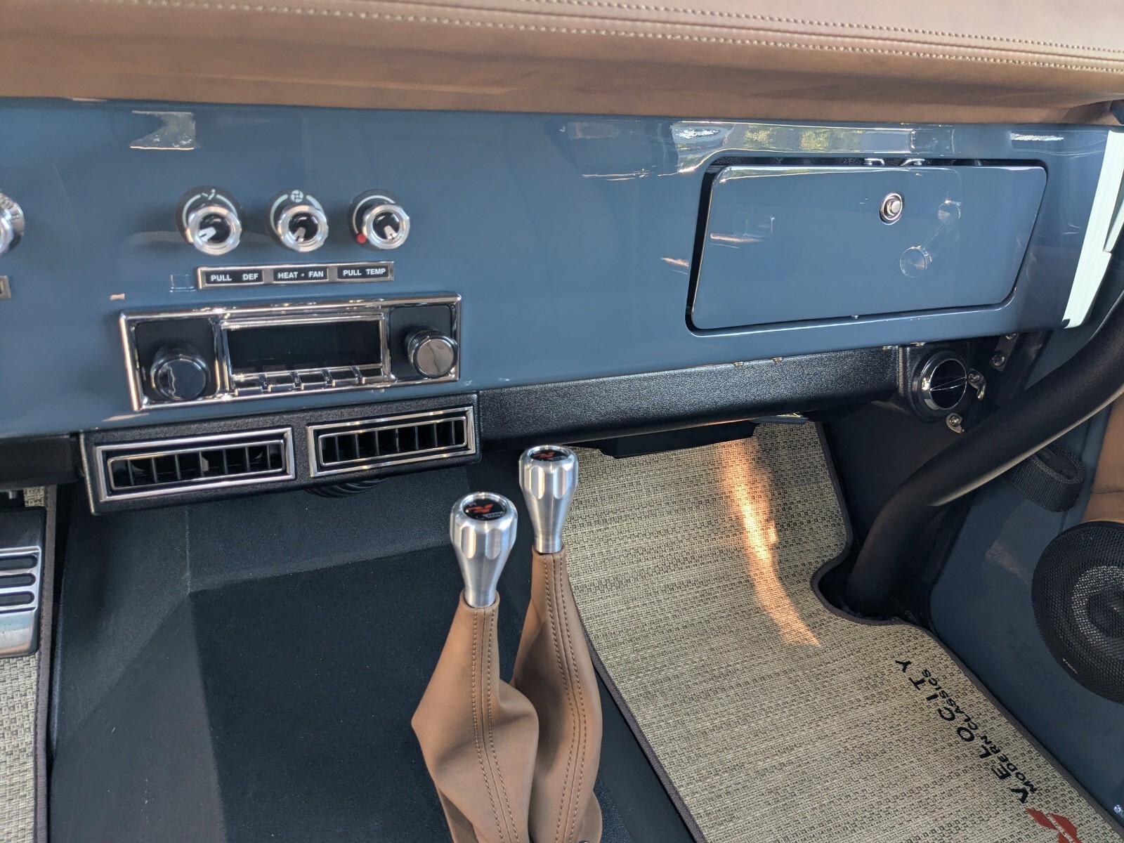 Ford-Bronco-1966-SUV-23