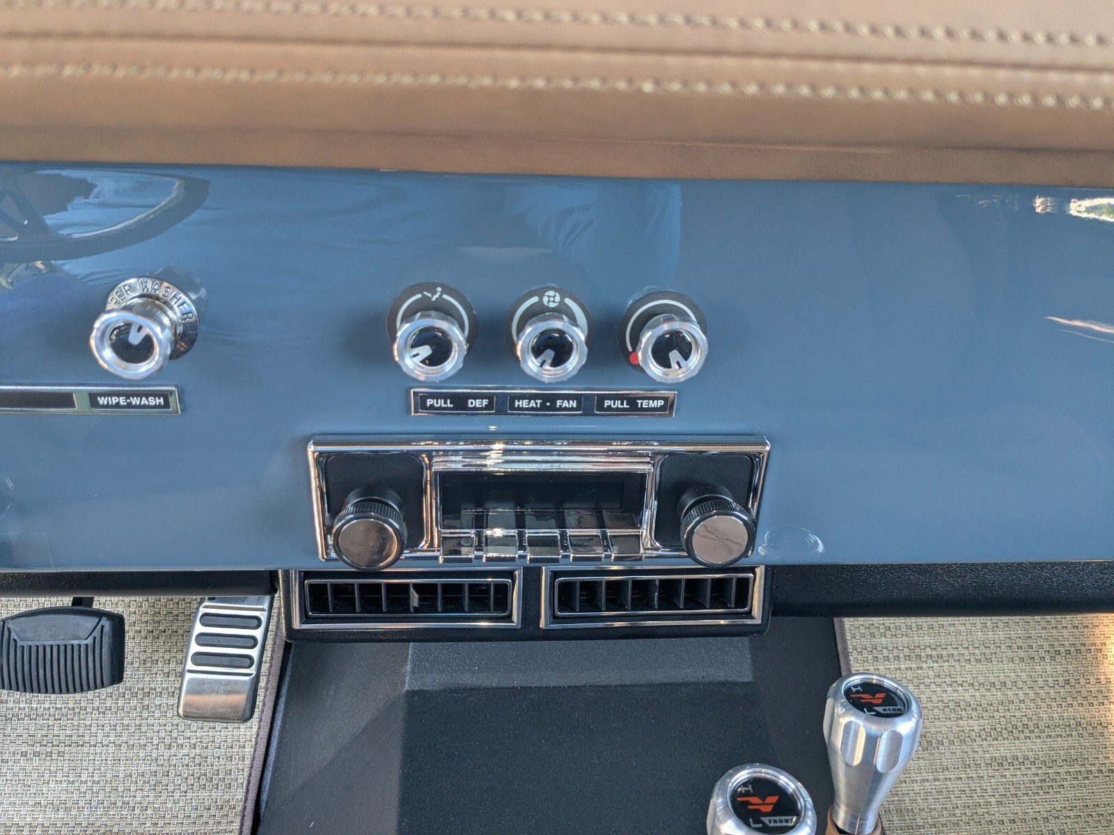 Ford-Bronco-1966-SUV-25