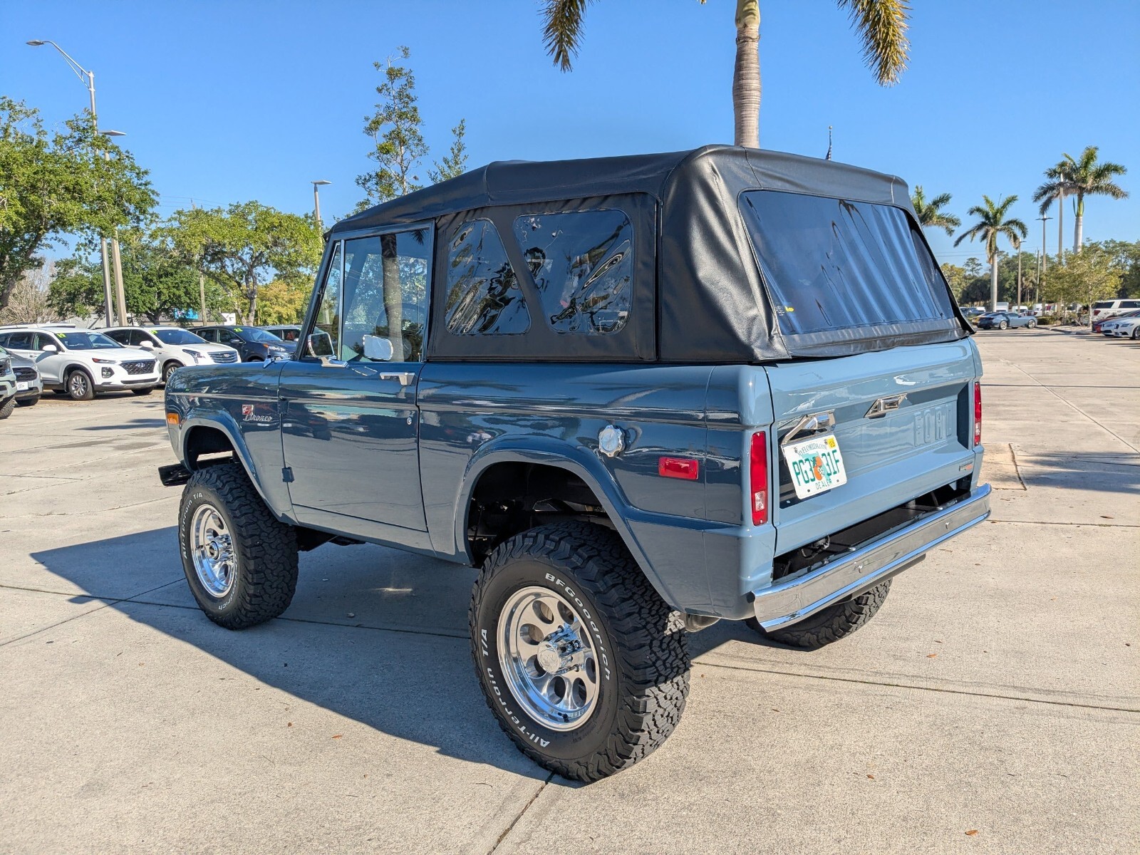 Ford-Bronco-1966-SUV-5