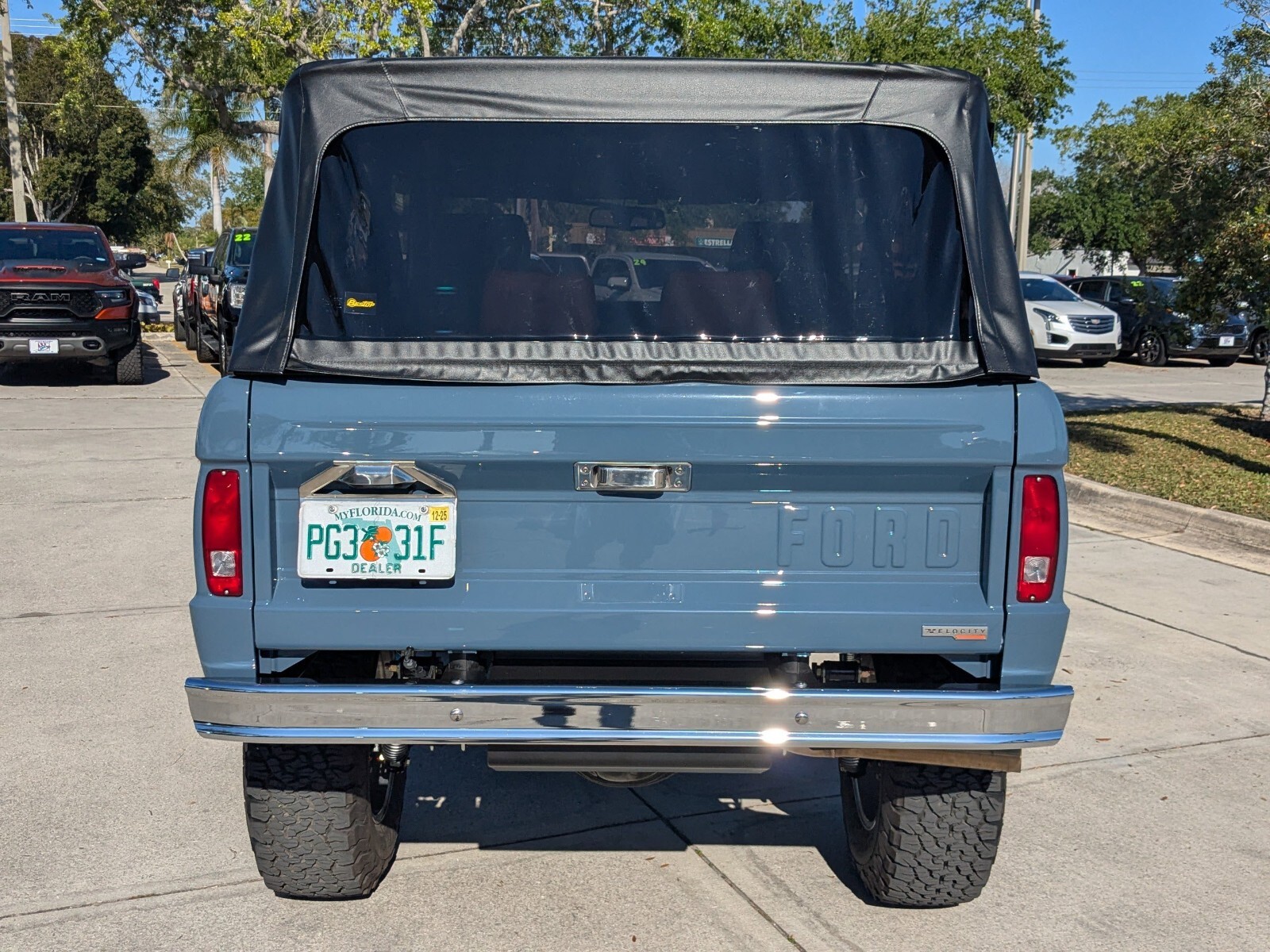 Ford-Bronco-1966-SUV-6