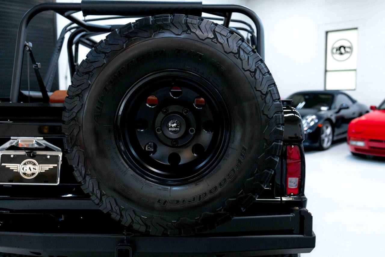 Ford-Bronco-1970-SUV-38