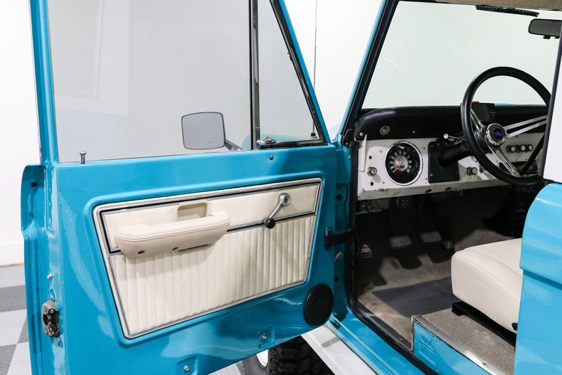 Ford-Bronco-1971-BLUE-White-10
