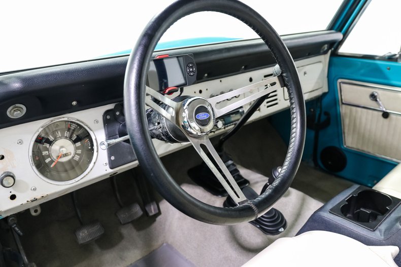 Ford-Bronco-1971-BLUE-White-11