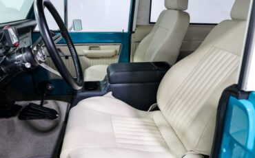 Ford-Bronco-1971-BLUE-White-13
