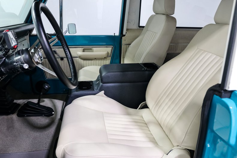 Ford-Bronco-1971-BLUE-White-13
