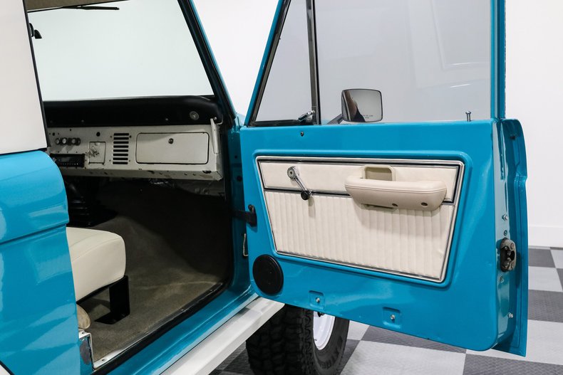 Ford-Bronco-1971-BLUE-White-15