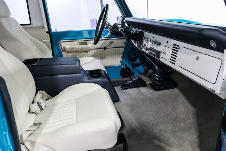 Ford-Bronco-1971-BLUE-White-16