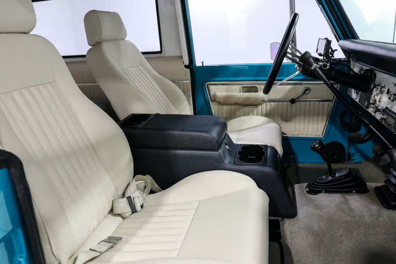 Ford-Bronco-1971-BLUE-White-17