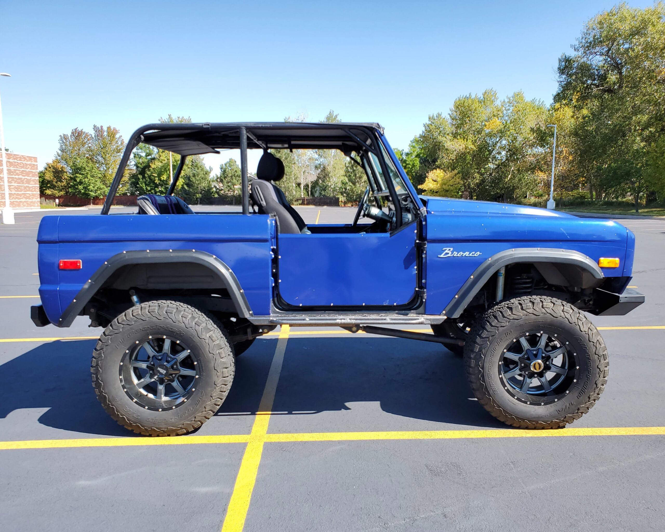 Ford-Bronco-1971-Blue-Black-3