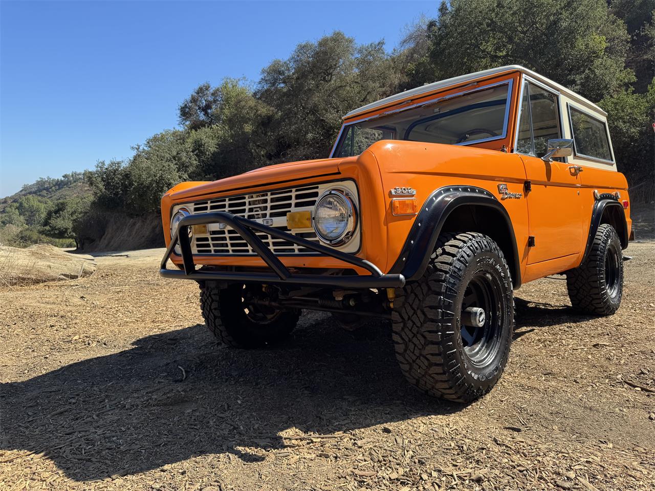 Ford-Bronco-1971-Orange-Black-1