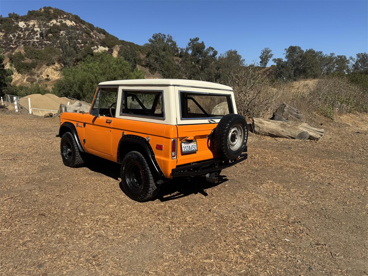 Ford-Bronco-1971-Orange-Black-2