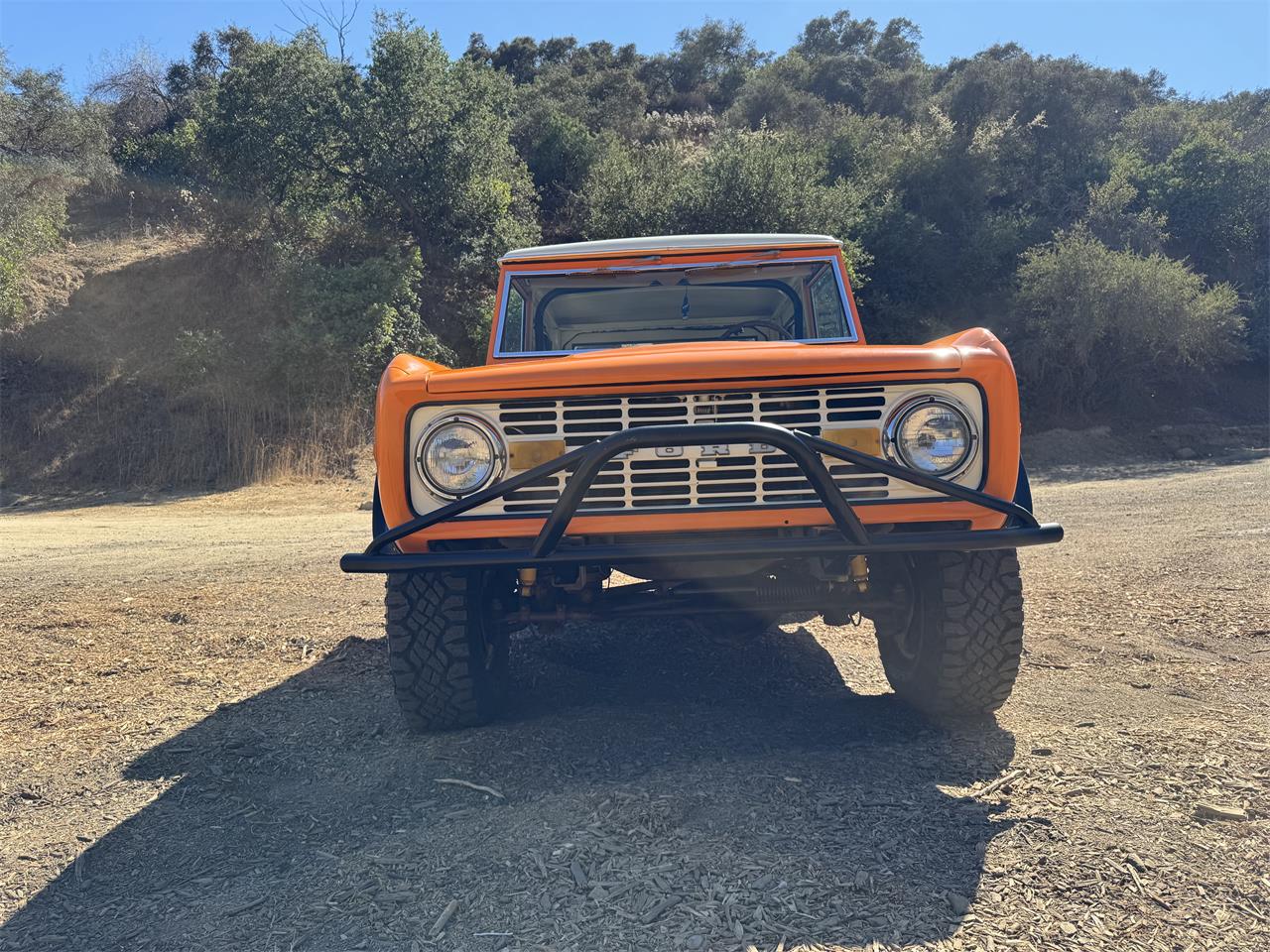 Ford-Bronco-1971-Orange-Black-3
