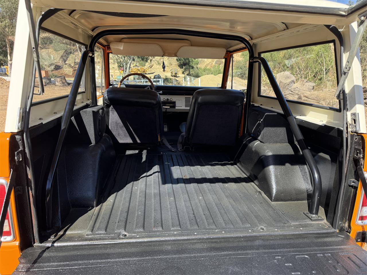 Ford-Bronco-1971-Orange-Black-5