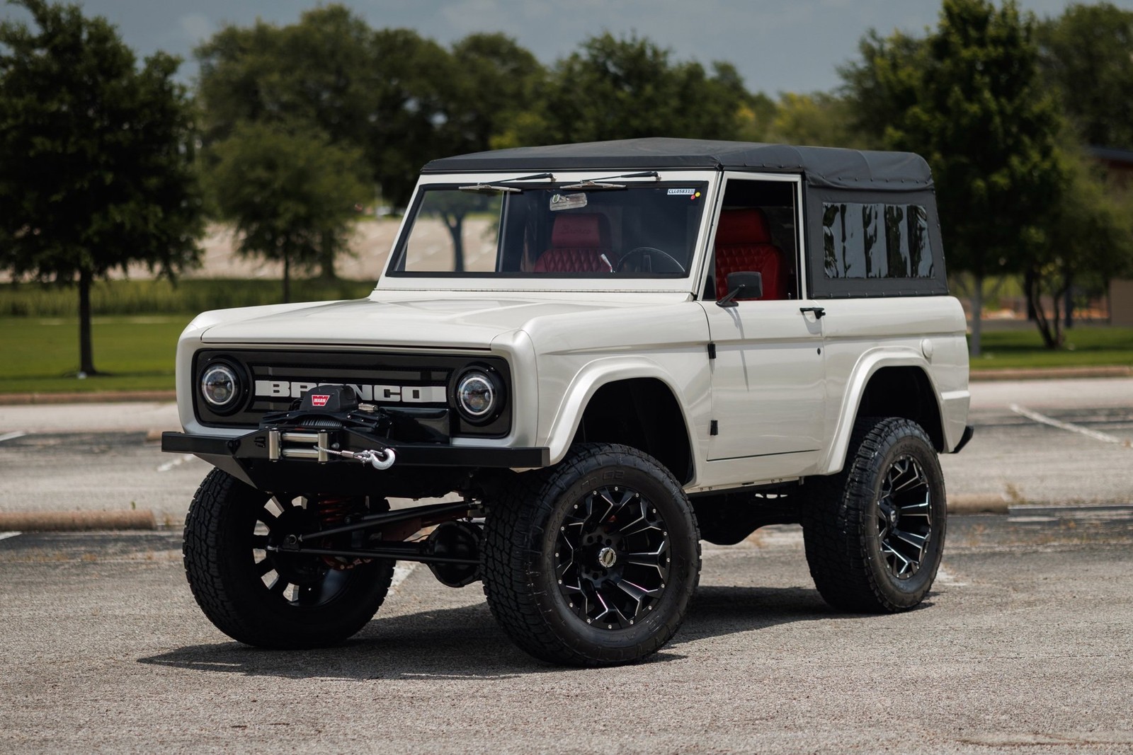 Ford-Bronco-1971-SUV-2