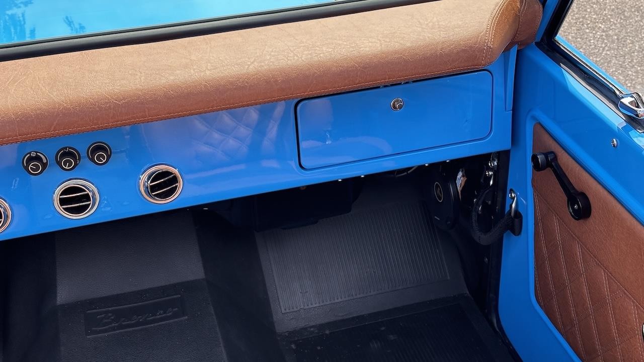 Ford-Bronco-1972-25