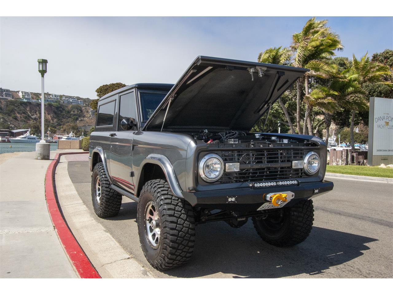Ford-Bronco-1972-Magnetic-Metallic-Black-17