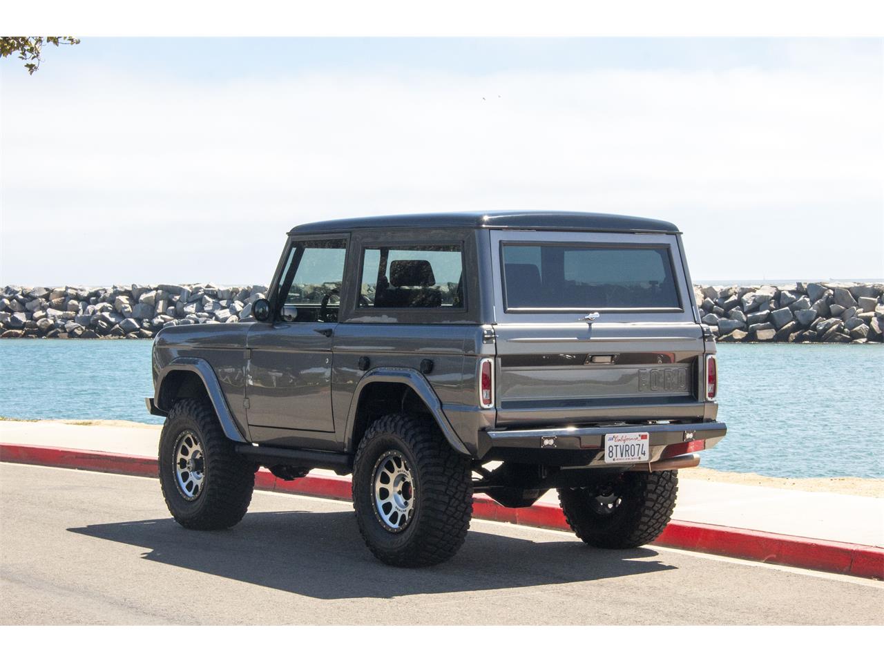 Ford-Bronco-1972-Magnetic-Metallic-Black-30
