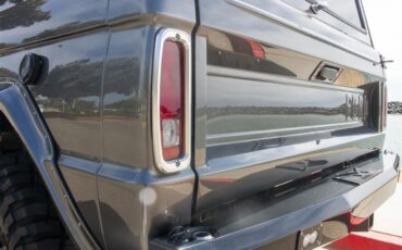 Ford-Bronco-1972-Magnetic-Metallic-Black-32