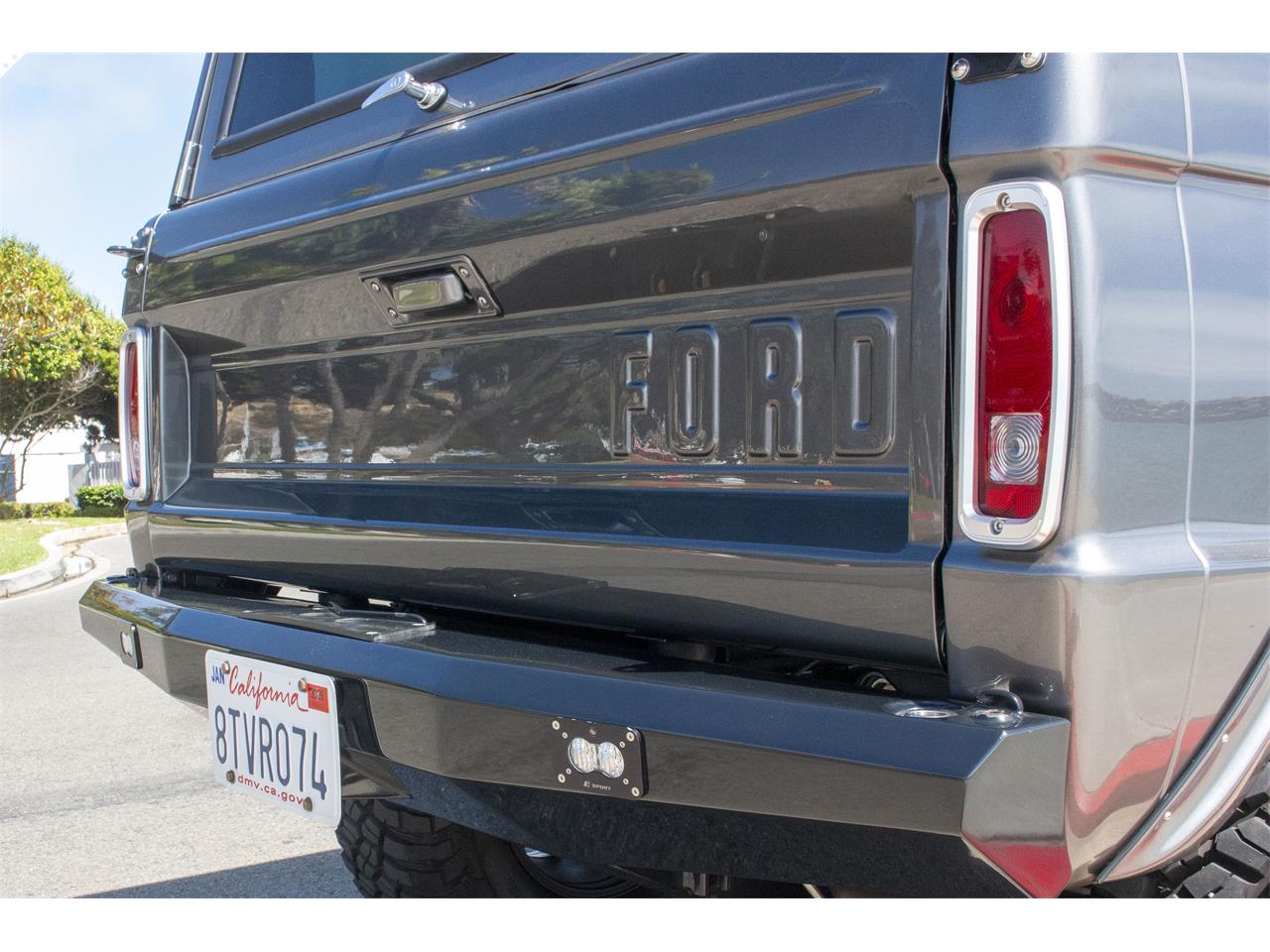Ford-Bronco-1972-Magnetic-Metallic-Black-34