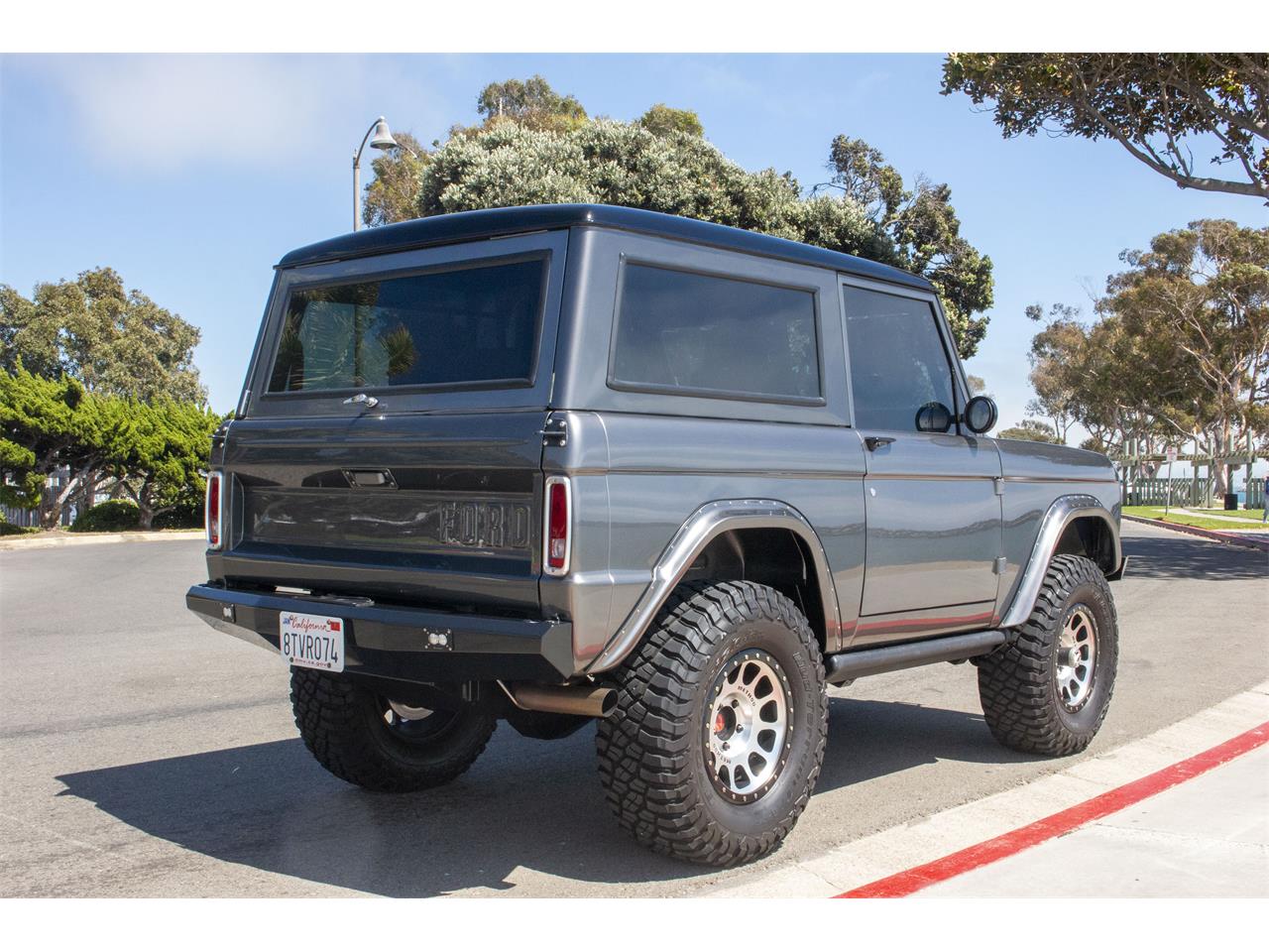Ford-Bronco-1972-Magnetic-Metallic-Black-35