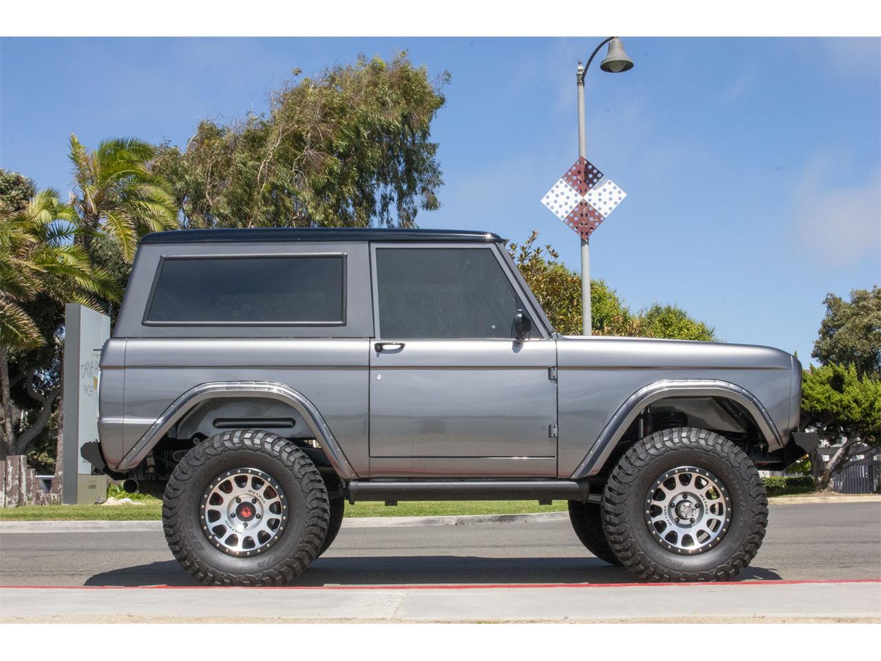 Ford-Bronco-1972-Magnetic-Metallic-Black-37