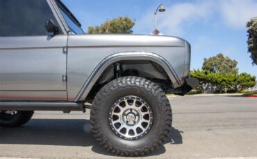 Ford-Bronco-1972-Magnetic-Metallic-Black-38